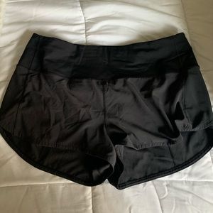 Lulu Lemon: Speed Up Short High-Rise 2.5"